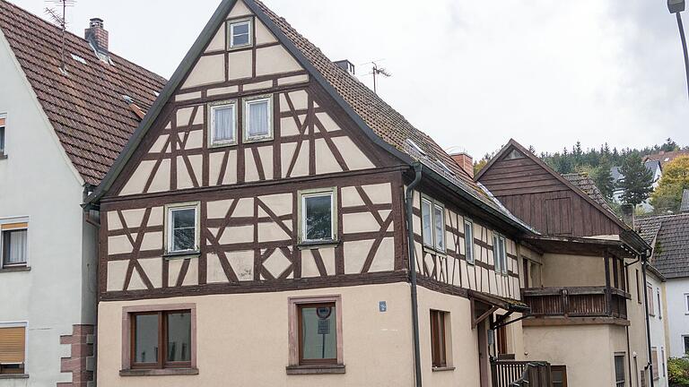 Im Rahmen eines &quot;Spazierganges&quot; durch den Rienecker Altort präsentierte das Regionalmanagement des Landkreises gemeinsam mit der Kommune fünf aktuelle Gebäudesanierungsprojekte.