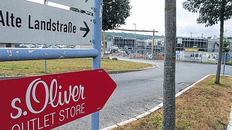 Erweiterung: Gegenüber dem s.Oliver-Outlet Am Moritzberg in Rottendorf entstehen derzeit weitere Geschäfte. Erweiterung: Gegenüber dem s.Oliver-Outlet Am Moritzberg in Rottendorf entstehen derzeit weitere Geschäfte.