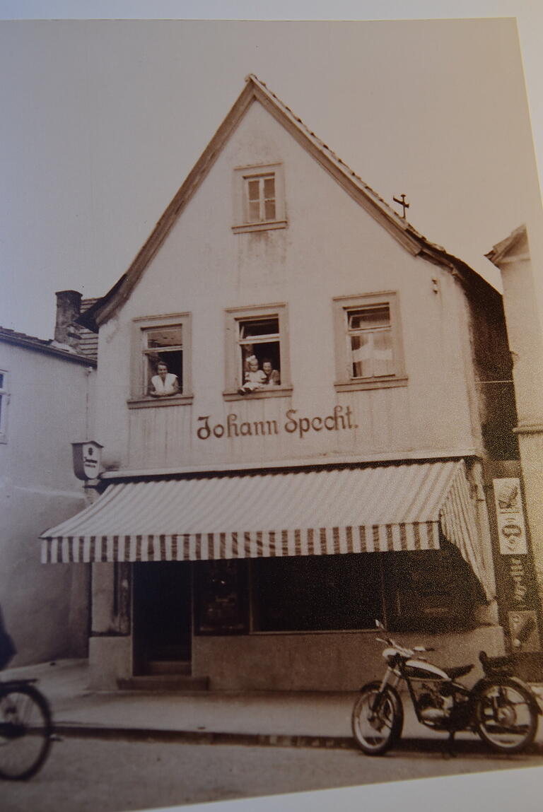 Ein Blick auf das Geschäftshaus in der Gründungszeit. Ein Blick auf das Geschäftshaus in der Gründungszeit.