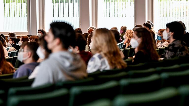 Vergangene Woche kam es zu mehreren positiven Corona-Testungen in Hörsälen der Universität Würzburg. Vergangene Woche kam es zu mehreren positiven Corona-Testungen in Hörsälen der Universität Würzburg.