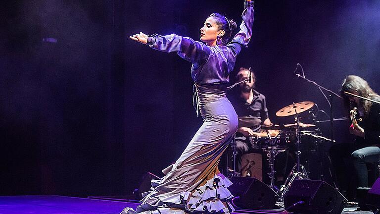 Tänzerin Karen Lugo bei Abschlussabend des 16. Flamenco Festivals am Montagabend im Mainfrankentheater Würzburg.