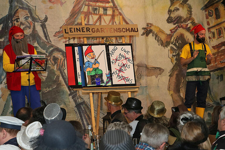 Ein bisschen Märchen und viel Realität registrierten Gotthard und Michael Väth in ihrem Märchen von &quot;Schlawiddchen un die leddsdä Zwerch&quot; mit ganz viel Lokalkolrit.