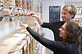 Andrea Bauer und Dominik Mützel haben in Hofheim einen Unverpacktladen eröffnet.