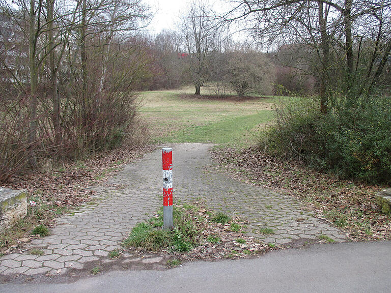 Ein bisschen trostlos wirkte der Platz vor der Neugestaltung. Ein bisschen trostlos wirkte der Platz vor der Neugestaltung.