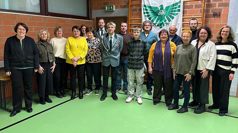 Im Rahmen der Generalversammlung gratulierte der Vorstand 30 Mitgliedern zu zehn, 25, 40, 50 und 60 Jahren Mitgliedschaft. Im Rahmen der Generalversammlung gratulierte der Vorstand 30 Mitgliedern zu zehn, 25, 40, 50 und 60 Jahren Mitgliedschaft.