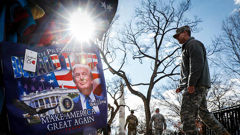 In Washington herrscht heute Ausnahmezustand: Die ganze Stadt bereitet sich auf die Vereidigung von Donald Trump vor. Hier ein Blick auf die Nationalpromenade.  Foto: John Minchillo/AP/dpa       -  In Washington herrscht heute Ausnahmezustand: Die ganze Stadt bereitet sich auf die Vereidigung von Donald Trump vor. Hier ein Blick auf die Nationalpromenade.  Foto: John Minchillo/AP/dpa