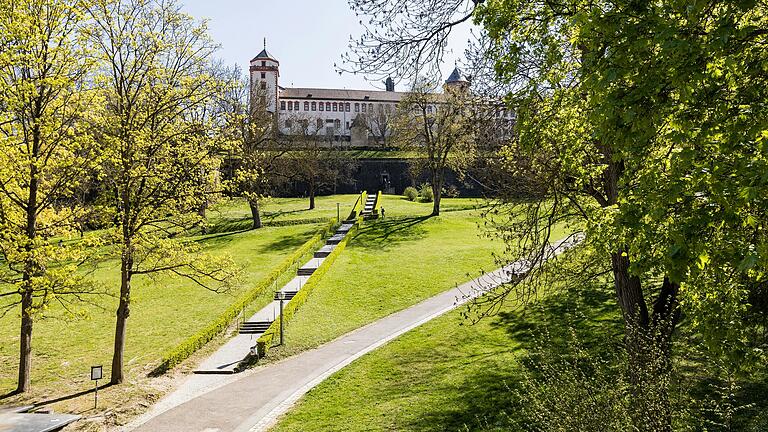 Die Bauarbeiten auf der Festung werden in den kommenden Jahren bedauerlicherweise keinen öffentlichen Zugang zur Kernburg und zum Fürstengarten ermöglichen.