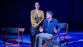 Im Mainfrankentheater auf der Probebühne:kommt 'Was Wanda will',
ein Schauspiel von Lena Hach, zur
Uraufführung.                       Besetzung: Daria Lik (Wanda), Nils David Bannert (Der Meister), Julia Baukus (Lynn), Laura Storz (Desiree), Nils van der Horst (Schulze), Eva-Lina Wenners (Kai)