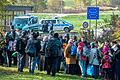 Flüchtlinge an der deutsch-österreichischen Grenze       -  Niemand weiß, wie viele Flüchtlinge Deutschland in den kommenden Wochen und Monaten erreichen werden. Deshalb ist auch nicht abzusehen, wie viele Menschen auf der Flucht im Herbst und Winter im Heimatkreis &bdquo;stranden&ldquo;. Landrat Wilhelm Schneider rechnet mit 500 bis 600 weiteren Männern, Frauen und Kindern, wenn sich nichts Gravierendes ändert.