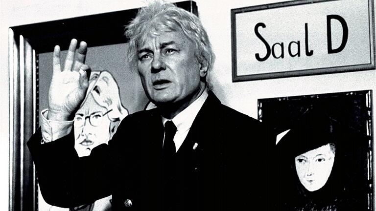 Szenenbild aus 'OK - oder die Rache der Bilder', Aufzeichnung eines Theaterstücks mit Veit Relin, 1988. Szenenbild aus 'OK - oder die Rache der Bilder', Aufzeichnung eines Theaterstücks mit Veit Relin, 1988. 
