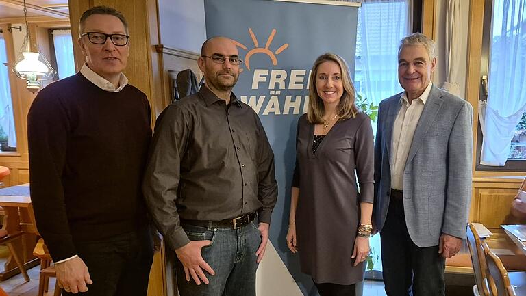 Sie gratulierten Volker Hepp (Zweiter von links) zur Nominierung: (von links) Christoph Vogel, Anna Stolz und Peter Utsch. Sie gratulierten Volker Hepp (Zweiter von links) zur Nominierung: (von links) Christoph Vogel, Anna Stolz und Peter Utsch.