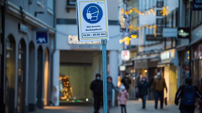 Die Fußgängerzonen in der Region (hier in Schweinfurt) sind im Lockdown leerer als sonst - dennoch gibt noch es Möglichkeiten an Weihnachtsgeschenke aus der Region zu kommen.