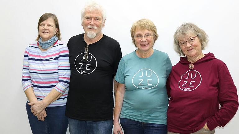 Für weitere zwei Jahre bilden sie den Vorstand (von links): Silke Stratil (Schriftführerin), Heinz Schwaiger (stellvertretender Vorsitzender), Mathilde Lembach (Vorsitzende) und Monika Wolf (Kassiererin). Für weitere zwei Jahre bilden sie den Vorstand (von links): Silke Stratil (Schriftführerin), Heinz Schwaiger (stellvertretender Vorsitzender), Mathilde Lembach (Vorsitzende) und Monika Wolf (Kassiererin).