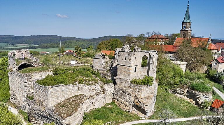 Burgruine mit Burgeninformationszentrum Altenstein. Bei schönem Wetter kann man von dort oben bis nach Bamberg schauen. Burgruine mit Burgeninformationszentrum Altenstein. Bei schönem Wetter kann man von dort oben bis nach Bamberg schauen.
