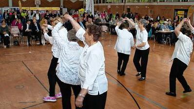 Tanzen hält jung und fit, das bewies die Tanzgruppe Oberaurach unter der Leitung von Petra Klug bei der Eröffnung der fünften Gesundheitstage im Landkreis Haßberge.