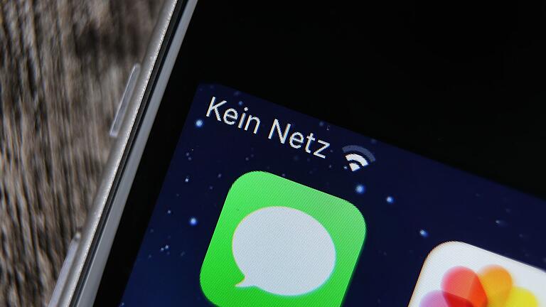 Smartphone ohne Mobilfunk-Netz       -  Ein nur mit WLAN verbundenes Smartphone hat kein Mobilfunk-Netz.