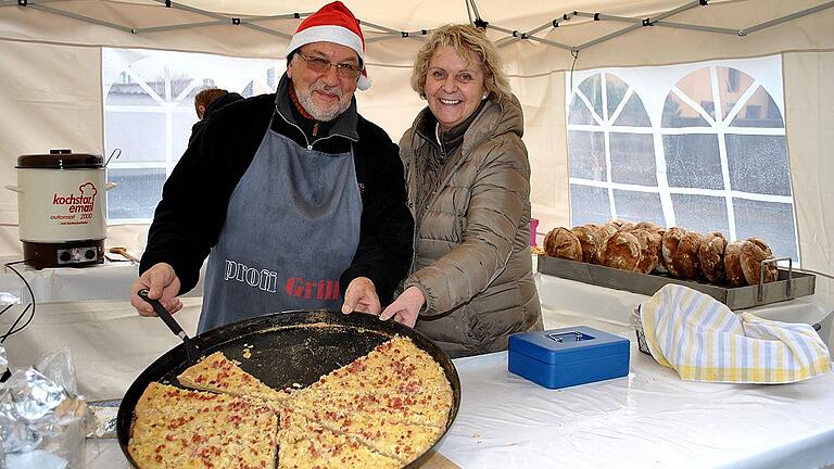 Leckere Genüsse aus dem Backofen gab es beim Ipthäuser Weihnachtsmarkt.