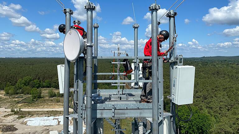 In der Flur nördlich der Gemeinde Aubstadt wollte die Telekom einen 40 Meter hohen Funkmast errichten. Die Gemeinde lehnt das ab.