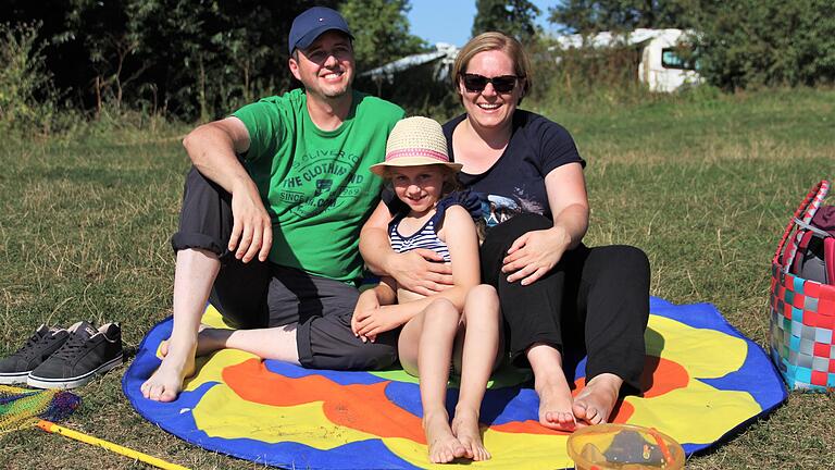 Andreas und Denise Fröhlich mit ihrer Tochter Johanna. Andreas und Denise Fröhlich mit ihrer Tochter Johanna. 