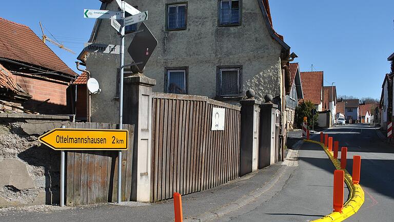 Herbstadt wird schöner: Die Ortsdurchfahrt wird erneuert und damit auch die Nebenflächen und die Beleuchtung. Herbstadt wird schöner: Die Ortsdurchfahrt wird erneuert und damit auch die Nebenflächen und die Beleuchtung.