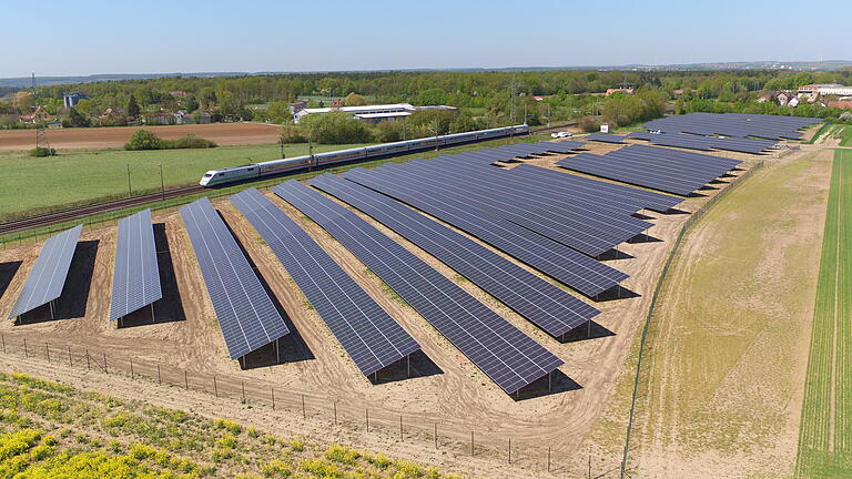 Freiflächen-Solarparks wie hier bei Mainbernheim lehnt die Stadt Iphofen auf ihrer Gemarkung bislang kategorisch ab. Freiflächen-Solarparks wie hier bei Mainbernheim lehnt die Stadt Iphofen auf ihrer Gemarkung bislang kategorisch ab.