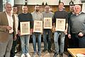 Im Bild von links nach rechts: Dieter Haag (Inhaber Haag Bauunternehmen), Xaver Haag, Adrian Ruhl (10 Jahre Zimmerei), Ronny Schmidt (25 Jahre Bauunternehmen), Thomas Seidler (15 Jahre Bauunternehmen), Martin Lay (15 Jahre Bauunternehmen), Lukas Haag und Jürgen Haag (Inhaber Haag Zimmerei).