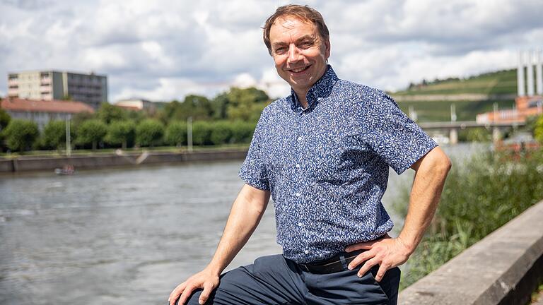 Robert Starosta (51) aus Würzburg will für die Freien Wähler in den Bundestag einziehen. Robert Starosta (51) aus Würzburg will für die Freien Wähler in den Bundestag einziehen.