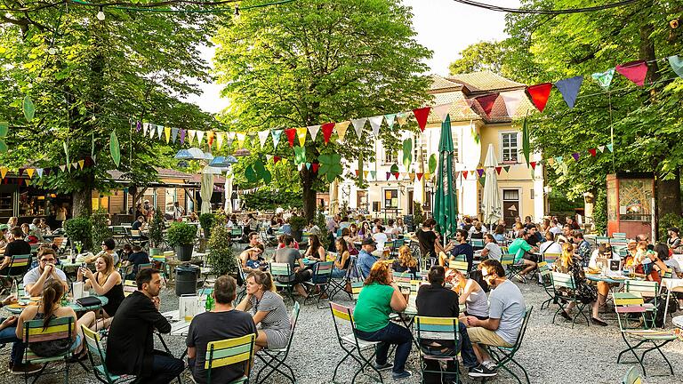 Das Talavera-Schlösschen wird in diesem Jahr 300 Jahre alt. Inzwischen findet sich dort die Waldschänke Dornheim mit großem Biergarten. Das Talavera-Schlösschen wird in diesem Jahr 300 Jahre alt. Inzwischen findet sich dort die Waldschänke Dornheim mit großem Biergarten.