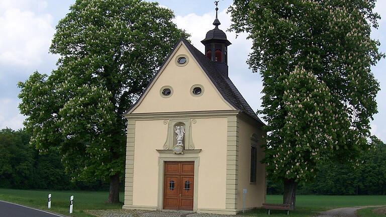 Ein Vermächtnis der Voite von Rieneck ist die Dreifaltigkeitskapelle am Ortsrand von Traustadt. Die Pfarrgemeinde begeht am Sonntag, 12. Juni, nach alter Tradition das Dreifaltigkeitsfest an der Kapelle. Das Archivfoto stammt aus dem Jahr 2011. Ein Vermächtnis der Voite von Rieneck ist die Dreifaltigkeitskapelle am Ortsrand von Traustadt. Die Pfarrgemeinde begeht am Sonntag, 12. Juni, nach alter Tradition das Dreifaltigkeitsfest an der Kapelle. Das Archivfoto stammt aus dem Jahr 2011.