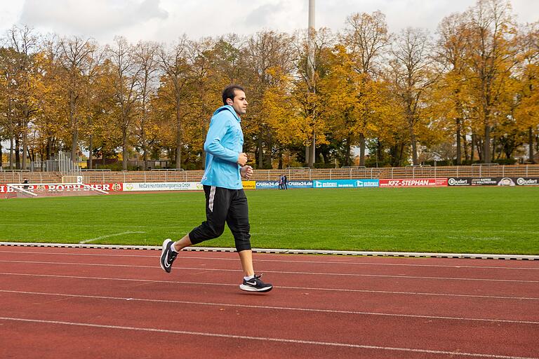 In diesem Sommer lief er bei Olmpia in Paris - jetzt dreht Sha Mahmood Noor Zahi im Schweinfurter Sachs-Stadion täglich seine Trainingsrunden. In diesem Sommer lief er bei Olmpia in Paris - jetzt dreht Sha Mahmood Noor Zahi im Schweinfurter Sachs-Stadion täglich seine Trainingsrunden.