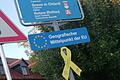 Am europäischen Mittelpunkt in Gadheim ist eine von mehreren gelben Schleifen in Veitshöchheim angebracht.