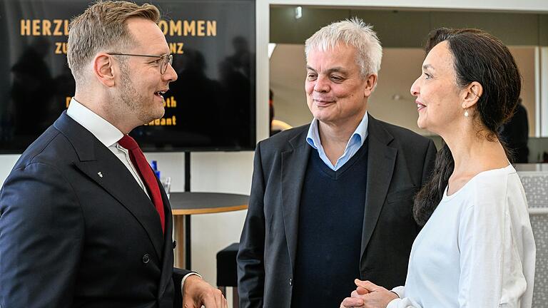 Daniel Morgenroth (links) im Gespräch mit Dirk Terwey und Ballettchefin Dominique Dumais.