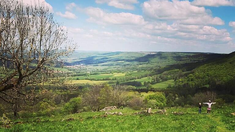Herrlicher Blick ins Ulstertal: Abwechslungsreich ist die Wanderung rund um den Steinkopf. Herrlicher Blick ins Ulstertal: Abwechslungsreich ist die Wanderung rund um den Steinkopf.