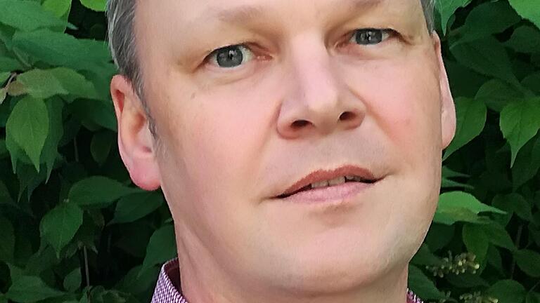 Till Roth aus Lohr ist Vorsitzender des theologischen konservativen Arbeitskreis Bekennender Christen in Bayern. Till Roth aus Lohr ist Vorsitzender des theologischen konservativen Arbeitskreis Bekennender Christen in Bayern.