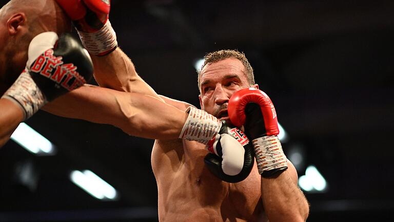 Boxnacht in Bad Kissingen mit Weltmeister Firat Arslan - Unser Bild zeigt Firat Arslan bei seinem WM-Kampf gegen Edin Puhalo. Am Samstag, 2. November, ist der 54-Jährige der Ehrengast bei der Bad Kissinger Boxnacht. Boxnacht in Bad Kissingen mit Weltmeister Firat Arslan - Unser Bild zeigt Firat Arslan bei seinem WM-Kampf gegen Edin Puhalo. Am Samstag, 2. November, ist der 54-Jährige der Ehrengast bei der Bad Kissinger Boxnacht.