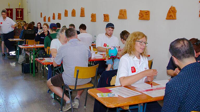 Die katholische Pfarrgemeinde stellte die Kirche für die Typisierungsaktion der DKMS zur Verfügung. Die katholische Pfarrgemeinde stellte die Kirche für die Typisierungsaktion der DKMS zur Verfügung.