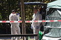 Freiburg nach Tod von junger Studentin       -  Beamte der Spurensicherungam 16.10.2016 in Freiburg (Baden-Württemberg) am Tatort der ermordeten Studentin an der Dreisam.