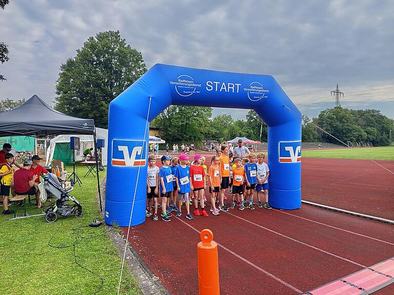 Der Kinderlauf startet. Der Kinderlauf startet.