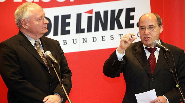 Aus der gemeinsamen Zeit mit Oskar Lafontaine als Fraktionsvorsitzende der Linken im Bundestag, hier im Januar 2007 bei einer Pressekonferenz in Bremen. Aus der gemeinsamen Zeit mit Oskar Lafontaine als Fraktionsvorsitzende der Linken im Bundestag, hier im Januar 2007 bei einer Pressekonferenz in Bremen.