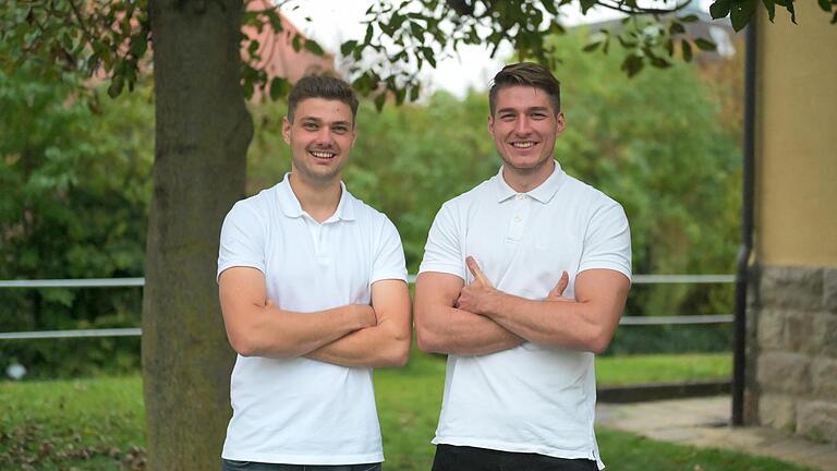 Die Brüder Kilian (links) und Johannes Brätz aus Werneck haben eine App für Physiotherapeutinnen und Physiotherapeuten entwickelt. Den Denkanstoß hat ihnen Mutter Monika Brätz gegeben, die selbst als Physiotherapeutin arbeitet. Die Brüder Kilian (links) und Johannes Brätz aus Werneck haben eine App für Physiotherapeutinnen und Physiotherapeuten entwickelt. Den Denkanstoß hat ihnen Mutter Monika Brätz gegeben, die selbst als Physiotherapeutin arbeitet.