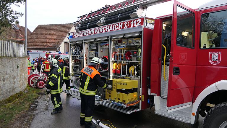 Über 70 Einsatzkräfte von fünf Feuerwehren waren zu dem Brand in Lembach alarmiert.