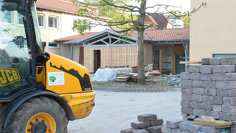 Beim Umbau der Schule von Willmars könnte auch eine Hackschnitzelheizung mit einem Nahwärmenetz installiert werden, war ein Vorschlag in der Bürgerversammlung.