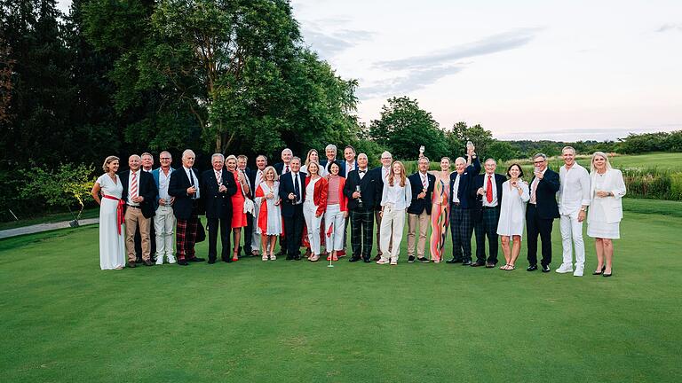 Golfer aus Dundee zusammen mit dem Team des Golf Clubs Würzburg sowie Oberbürgermeister Christian Schuchardt und Golfclub Präsident Bernhard May.