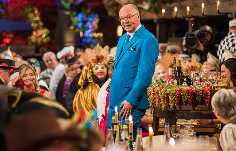 Seit Jahren ist Martin Rassau auch Moderator der 'Närrische Weinprobe' im Hofkeller der Würzburger Residenz.