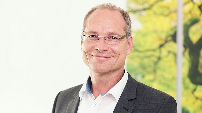 Der Chefarzt der Psychosomatischen Klinik Bad Neustadt, Guido Loy, ist Facharzt für Psychosomatische Medizin und Psychotherapie, Sozialmedizin sowie Paar- und Sexualtherapie. Der Chefarzt der Psychosomatischen Klinik Bad Neustadt, Guido Loy, ist Facharzt für Psychosomatische Medizin und Psychotherapie, Sozialmedizin sowie Paar- und Sexualtherapie.