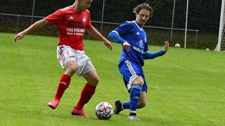 Hatte im Hinspiel den 1:0-Siegtreffer für den TSV Münnerstadt erzielt: Samuel Radi (rechts).       -  Hatte im Hinspiel den 1:0-Siegtreffer für den TSV Münnerstadt erzielt: Samuel Radi (rechts).