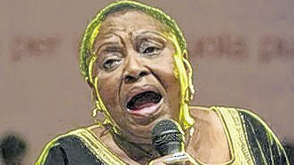 Mama Afrika bei ihrem letzten Auftritt. Mama Afrika bei ihrem letzten Auftritt.