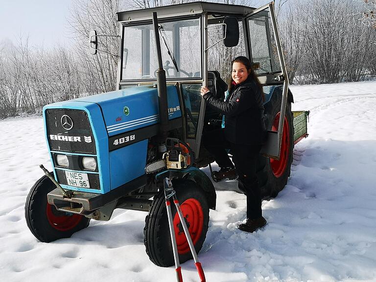 Nadine Korb ist eine junge engagierte Landwirtin. In ihrer Facharbeit beschäftigte sie sich mit der traditionellen Heckenpflege in Unterweißenbrunn.