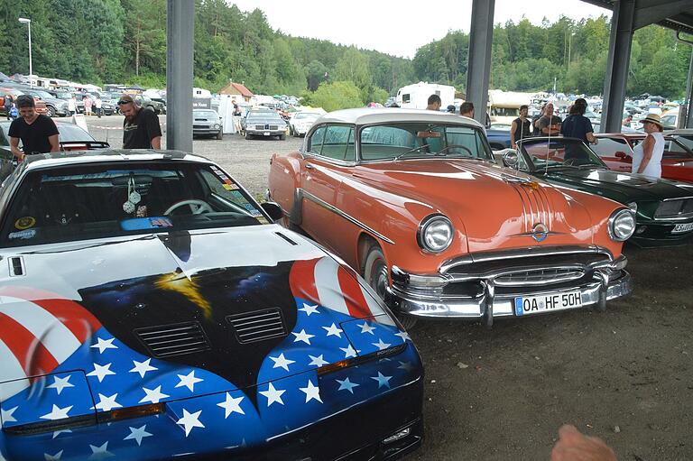 Neben der Autobahn A3 bei Geiselwind heulen am Wochenende wieder die Motoren auf und werden wohl tausende Besucher auf den Autohof-Strohofer zum Bike and Music Weekend locken. Neben der Autobahn A3 bei Geiselwind heulen am Wochenende wieder die Motoren auf und werden wohl tausende Besucher auf den Autohof-Strohofer zum Bike and Music Weekend locken.