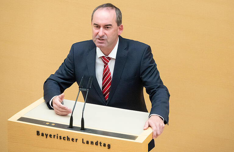 Im Zentrum der Debatte: Hubert Aiwanger (Freie Wähler), Wirtschaftsminister von Bayern.